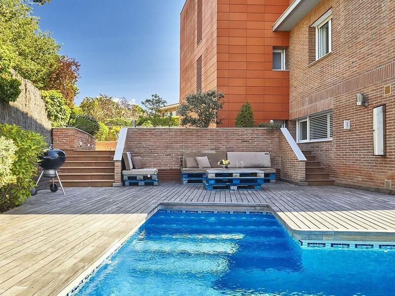 Эксклюзивный дом с садом и бассейном в Кан-Трабаль, рядом с гольф-клубом Сант-Кугат. Фото:  3