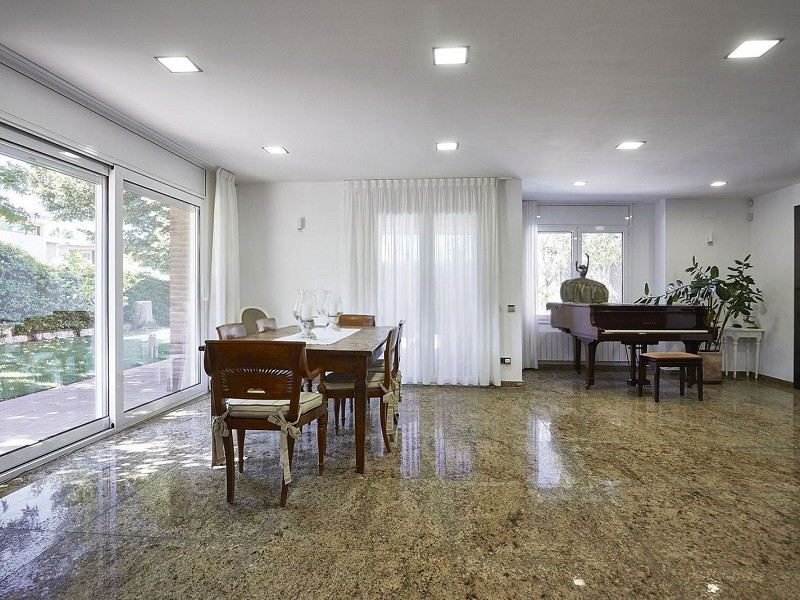 Эксклюзивный дом с садом и бассейном в Кан-Трабаль, рядом с гольф-клубом Сант-Кугат. Фото:  5