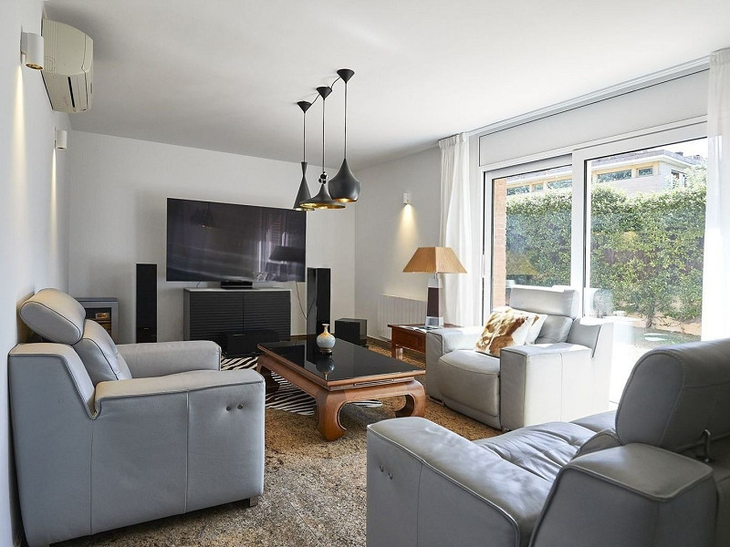 Эксклюзивный дом с садом и бассейном в Кан-Трабаль, рядом с гольф-клубом Сант-Кугат. Фото:  6