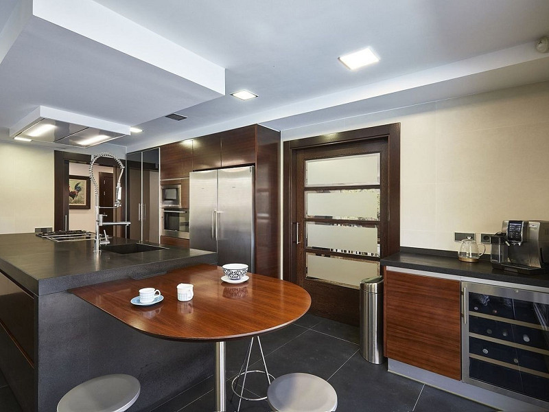 Эксклюзивный дом с садом и бассейном в Кан-Трабаль, рядом с гольф-клубом Сант-Кугат. Фото:  9