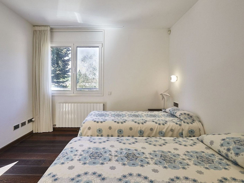 Эксклюзивный дом с садом и бассейном в Кан-Трабаль, рядом с гольф-клубом Сант-Кугат. Фото:  10