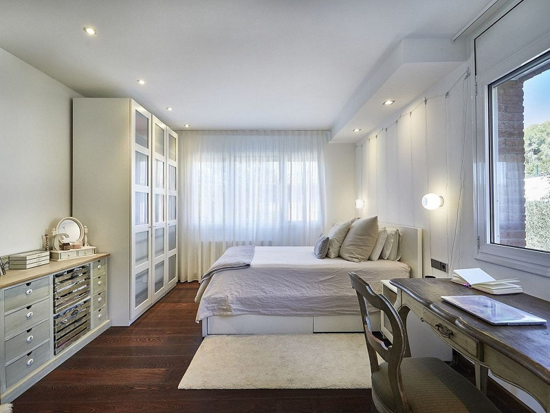 Эксклюзивный дом с садом и бассейном в Кан-Трабаль, рядом с гольф-клубом Сант-Кугат. Фото:  14