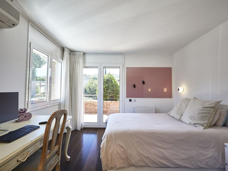 Эксклюзивный дом с садом и бассейном в Кан-Трабаль, рядом с гольф-клубом Сант-Кугат. Фото:  16