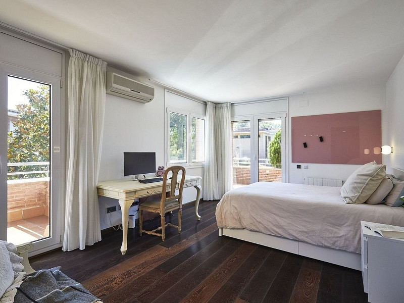 Эксклюзивный дом с садом и бассейном в Кан-Трабаль, рядом с гольф-клубом Сант-Кугат. Фото:  17