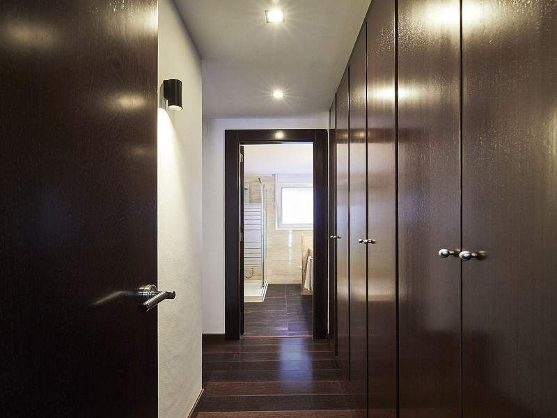 Эксклюзивный дом с садом и бассейном в Кан-Трабаль, рядом с гольф-клубом Сант-Кугат. Фото:  20