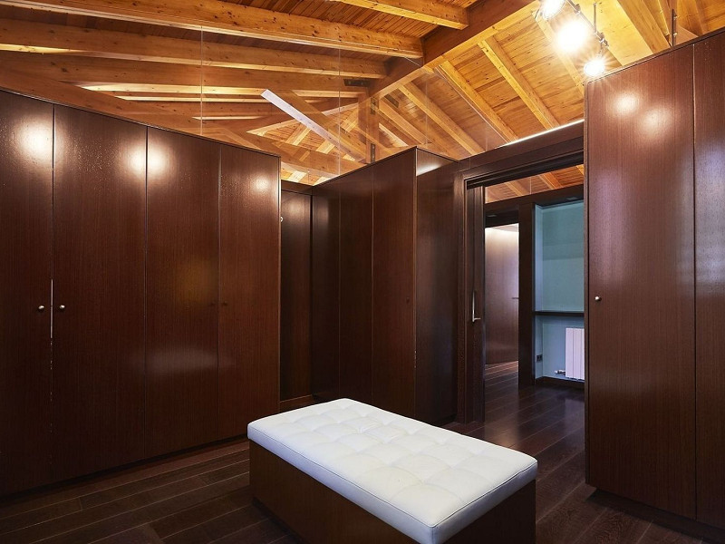 Эксклюзивный дом с садом и бассейном в Кан-Трабаль, рядом с гольф-клубом Сант-Кугат. Фото:  25