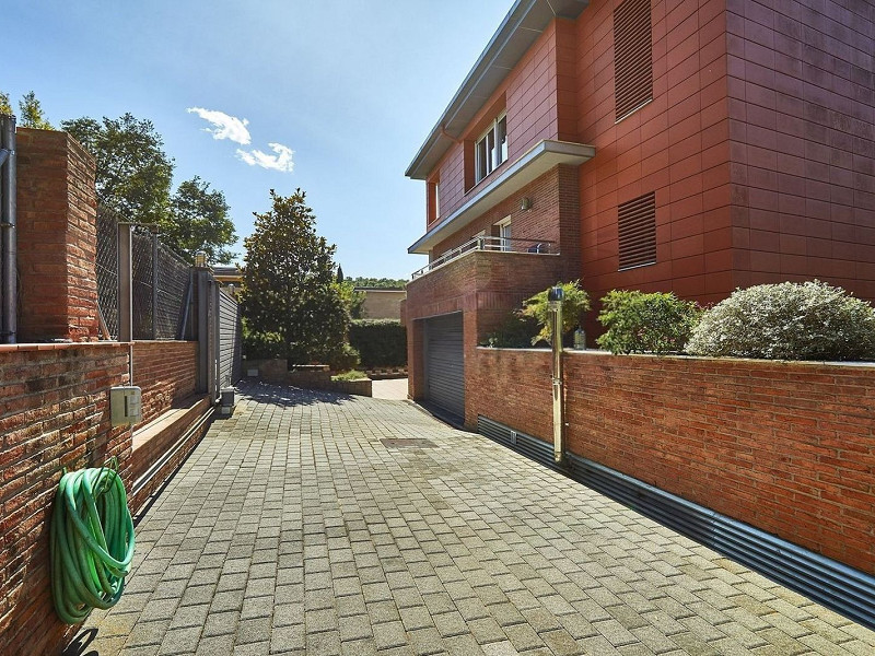 Эксклюзивный дом с садом и бассейном в Кан-Трабаль, рядом с гольф-клубом Сант-Кугат. Фото:  30