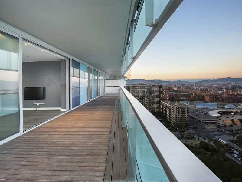 Эксклюзивная квартира на первой линии моря с панорамной террасой в Барселоне. Фото:  2