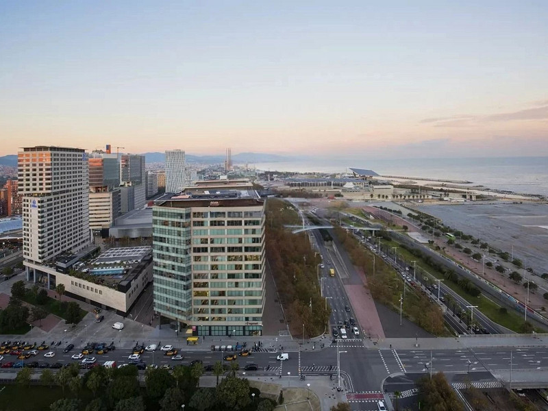 Эксклюзивная квартира на первой линии моря с панорамной террасой в Барселоне. Фото:  3