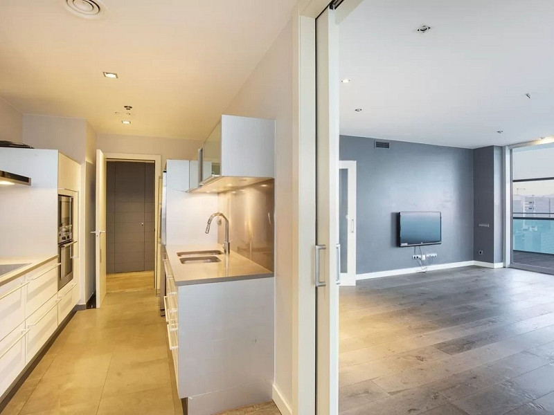 Эксклюзивная квартира на первой линии моря с панорамной террасой в Барселоне. Фото:  7