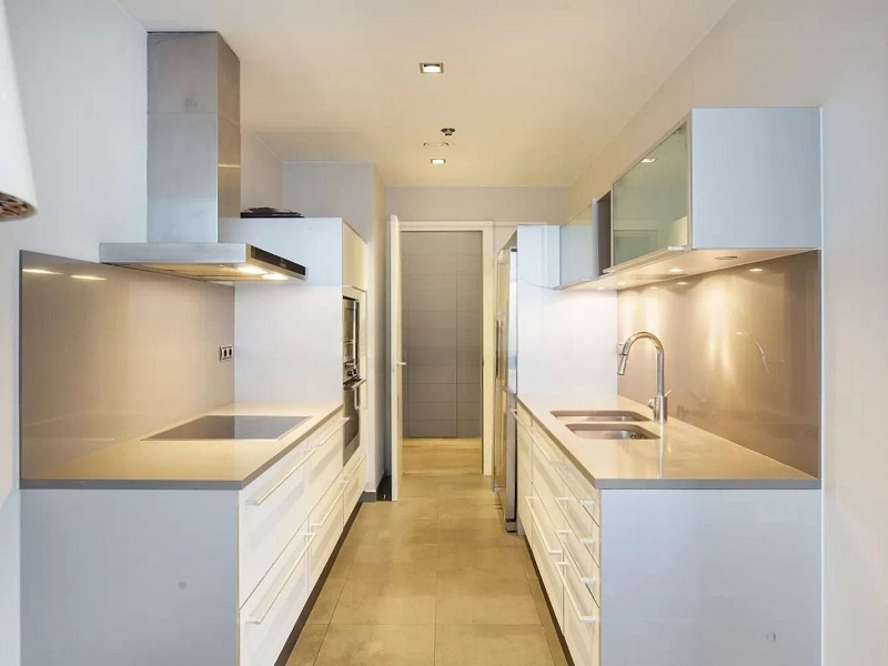 Эксклюзивная квартира на первой линии моря с панорамной террасой в Барселоне. Фото:  8