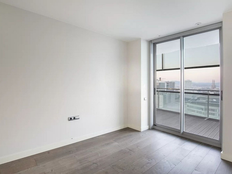 Эксклюзивная квартира на первой линии моря с панорамной террасой в Барселоне. Фото:  9