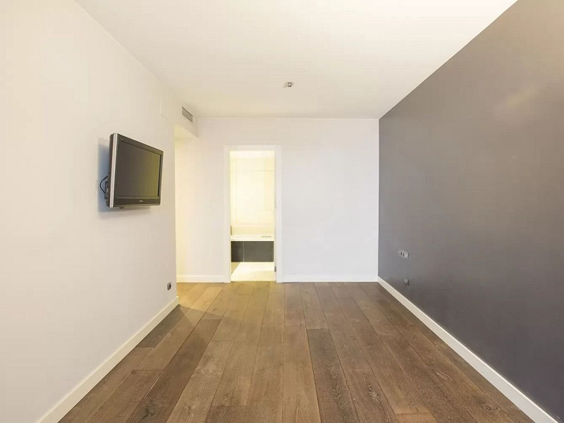 Эксклюзивная квартира на первой линии моря с панорамной террасой в Барселоне. Фото:  11