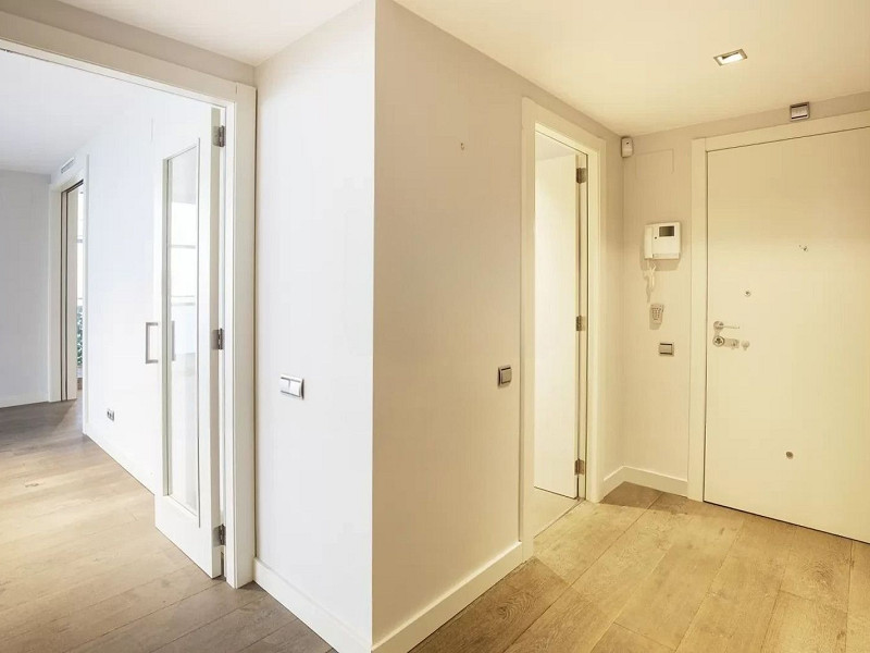 Эксклюзивная квартира на первой линии моря с панорамной террасой в Барселоне. Фото:  12