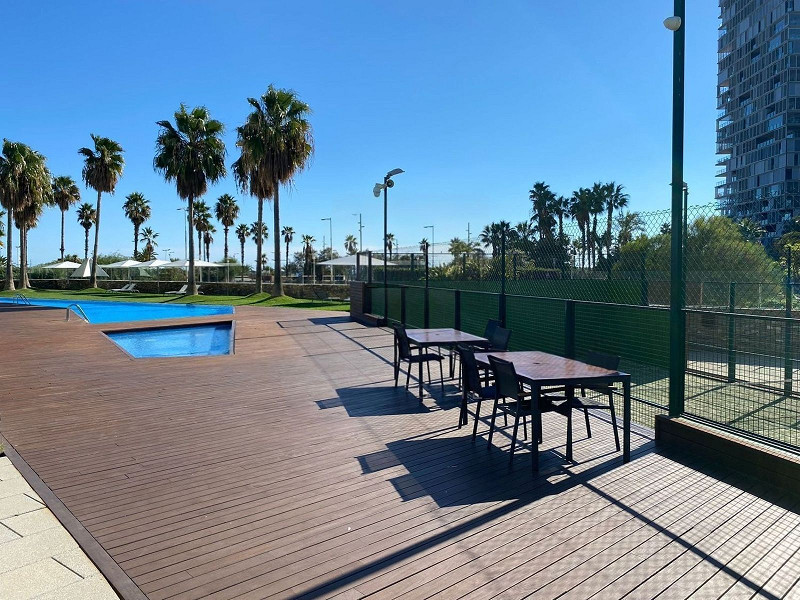 Эксклюзивная квартира на первой линии моря с панорамной террасой в Барселоне. Фото:  17