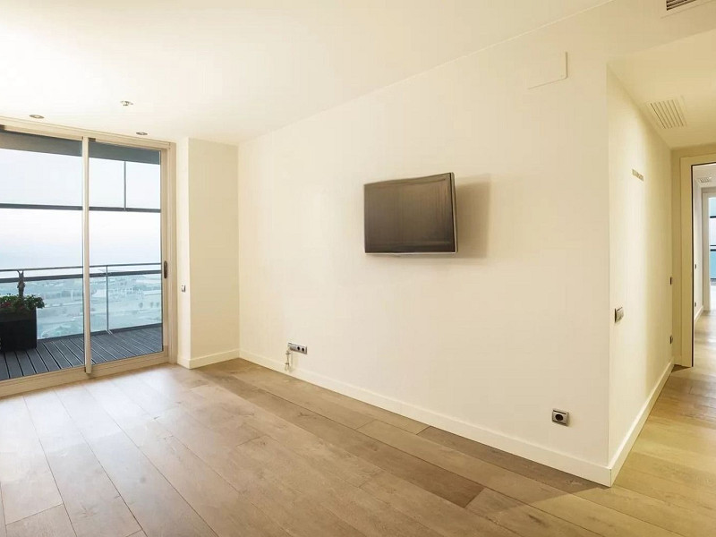 Эксклюзивная квартира на первой линии моря с панорамной террасой в Барселоне. Фото:  23