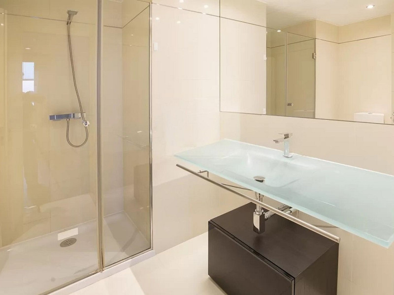 Эксклюзивная квартира на первой линии моря с панорамной террасой в Барселоне. Фото:  24