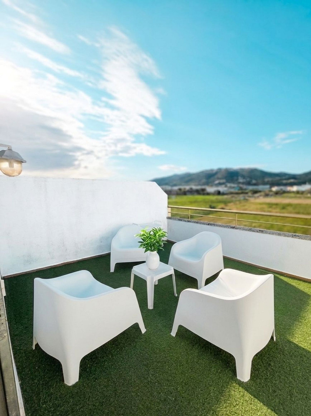 Cветлый двухуровневый апартамент в Pineda de Mar с большими террасами