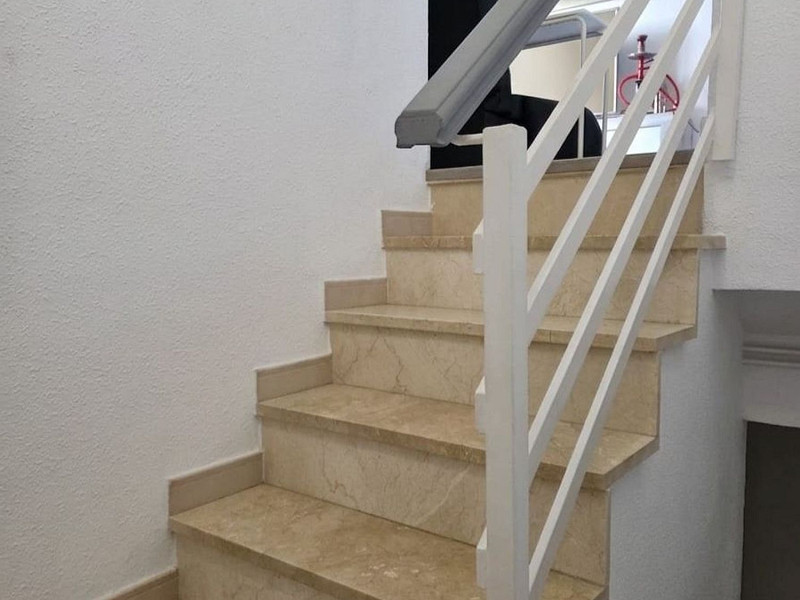 Cветлый двухуровневый апартамент в Pineda de Mar с большими террасами. Фото:  4