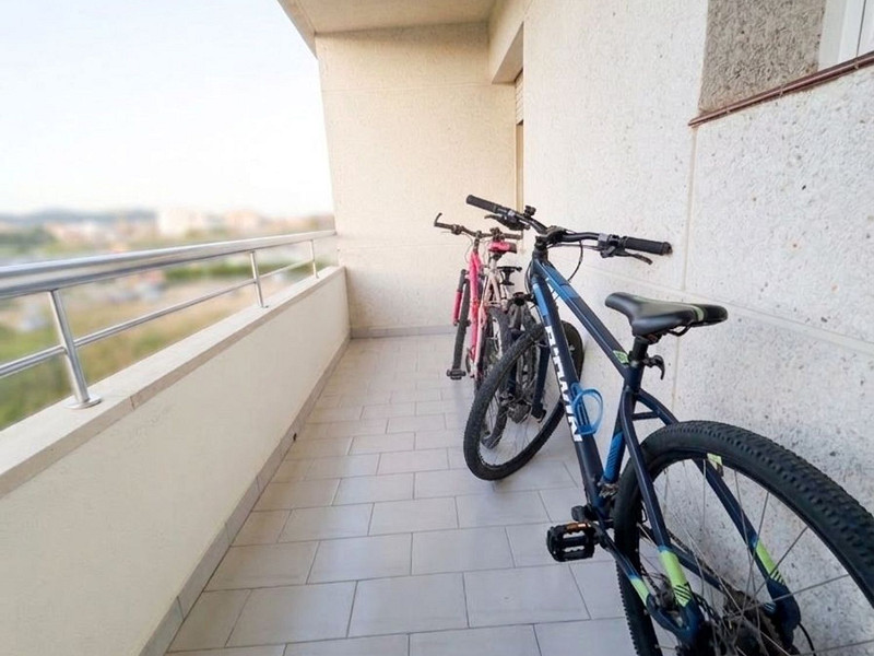 Cветлый двухуровневый апартамент в Pineda de Mar с большими террасами. Фото:  7