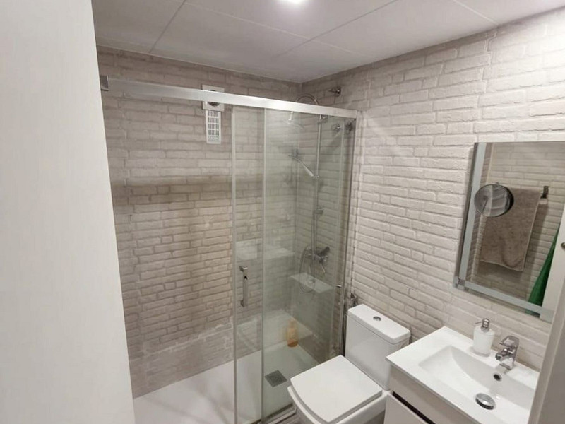 Cветлый двухуровневый апартамент в Pineda de Mar с большими террасами. Фото:  9