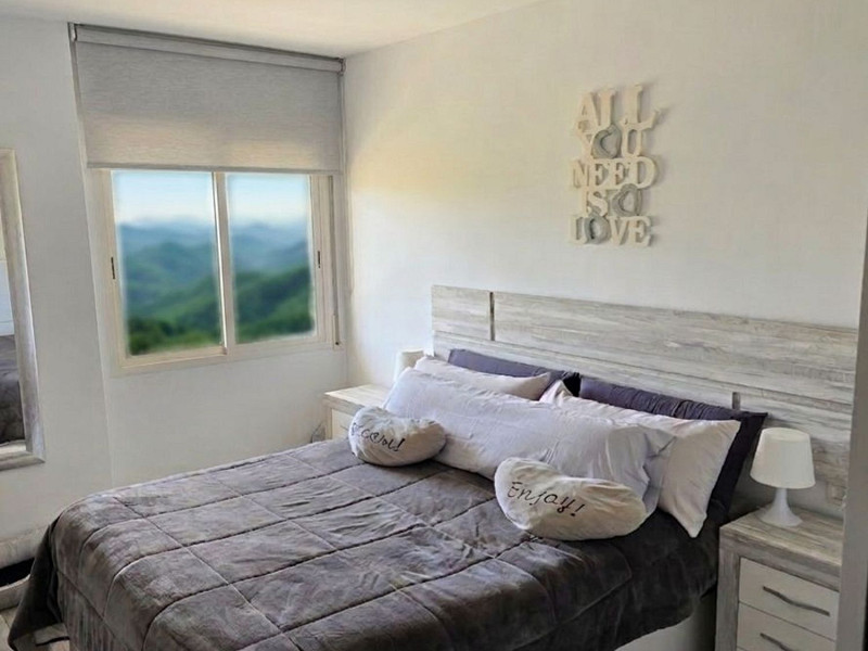 Cветлый двухуровневый апартамент в Pineda de Mar с большими террасами. Фото:  10