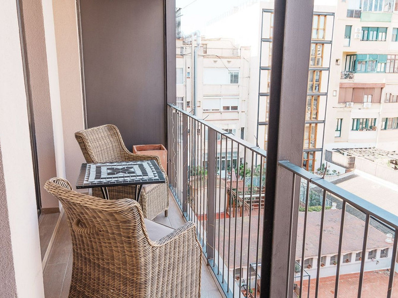 Светлый и просторный двухуровневый апартамент в центре Барселоны. Фото:  4