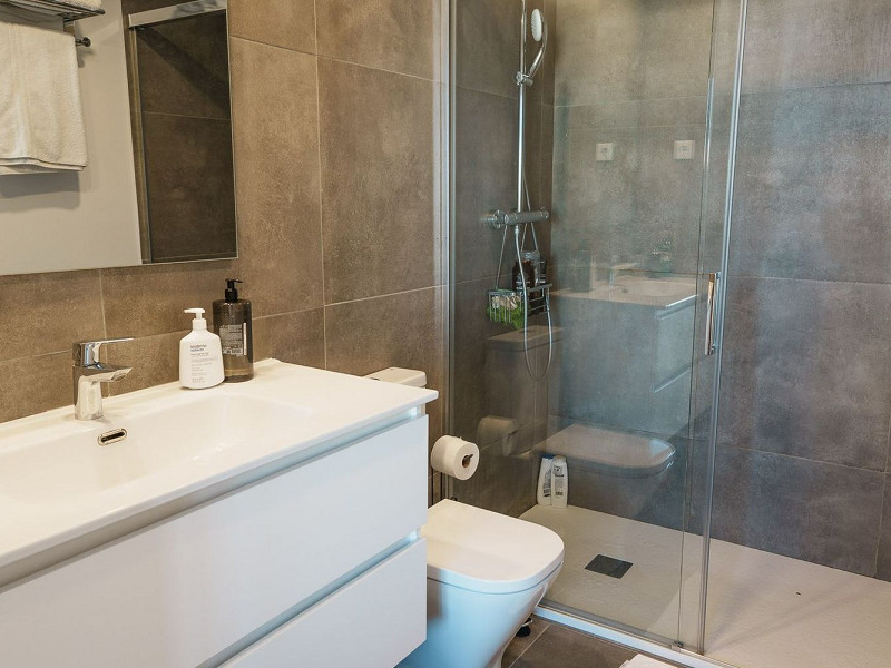 Светлый и просторный двухуровневый апартамент в центре Барселоны. Фото:  5