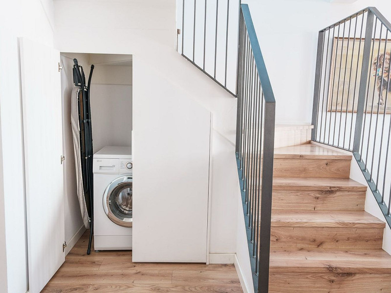 Светлый и просторный двухуровневый апартамент в центре Барселоны. Фото:  11