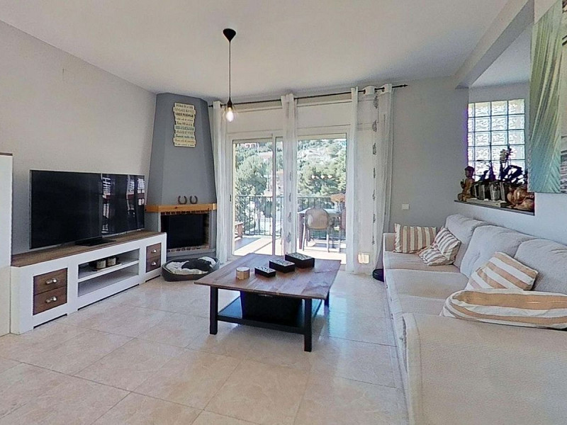 Угловой таунхаус с бассейном и видом на море в Сегур-де-Калафель. Фото:  1