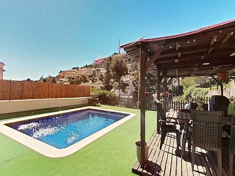 Угловой таунхаус с бассейном и видом на море в Сегур-де-Калафель. Фото:  2