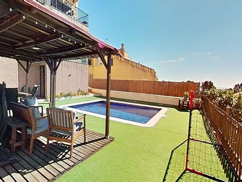 Угловой таунхаус с бассейном и видом на море в Сегур-де-Калафель. Фото:  3