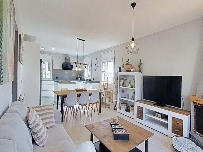 Угловой таунхаус с бассейном и видом на море в Сегур-де-Калафель. Фото:  5