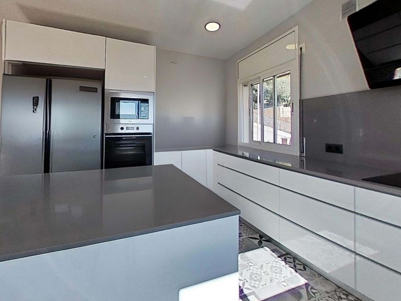 Угловой таунхаус с бассейном и видом на море в Сегур-де-Калафель. Фото:  9