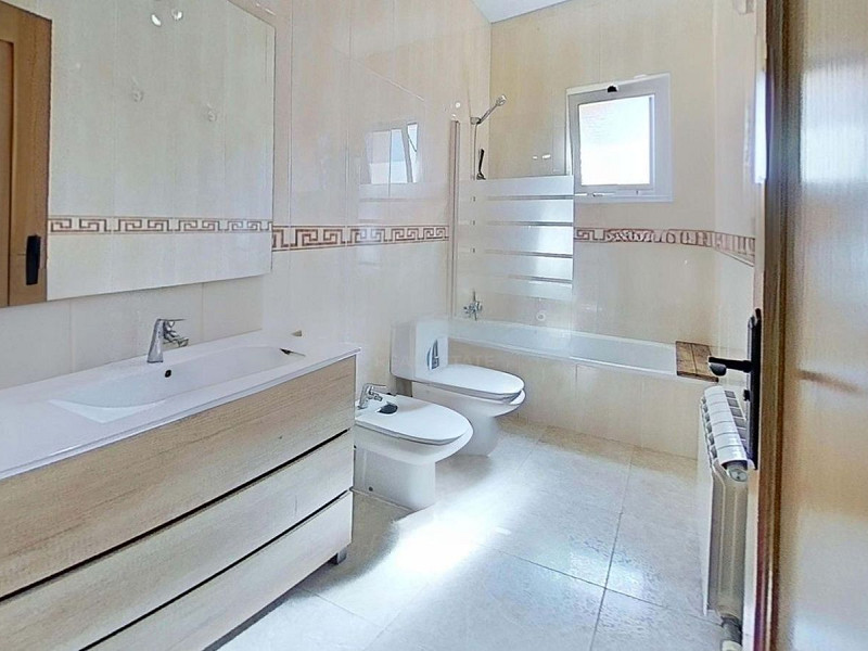 Угловой таунхаус с бассейном и видом на море в Сегур-де-Калафель. Фото:  19