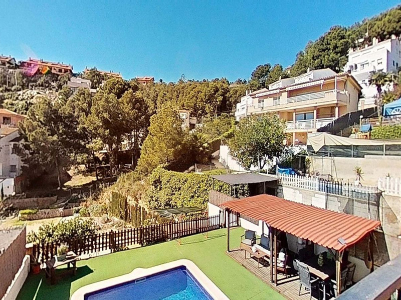 Угловой таунхаус с бассейном и видом на море в Сегур-де-Калафель. Фото:  32