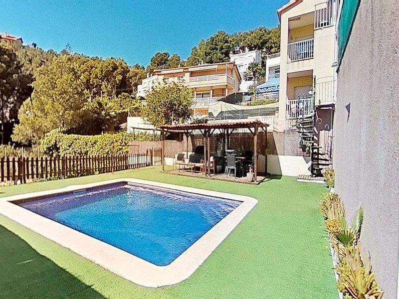 Угловой таунхаус с бассейном и видом на море в Сегур-де-Калафель. Фото:  33