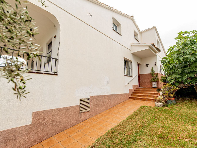 Отдельный дом с бассейном и гостевым апартаментом в Мас-Мель, Калафель. Фото:  2