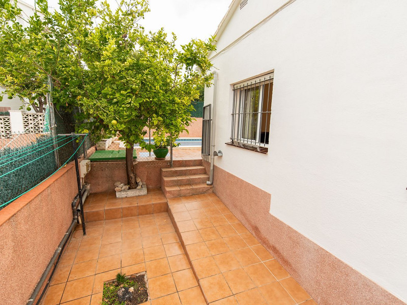 Отдельный дом с бассейном и гостевым апартаментом в Мас-Мель, Калафель. Фото:  6