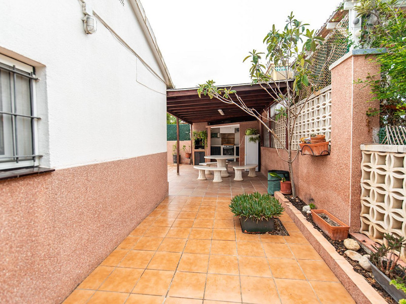 Отдельный дом с бассейном и гостевым апартаментом в Мас-Мель, Калафель. Фото:  7