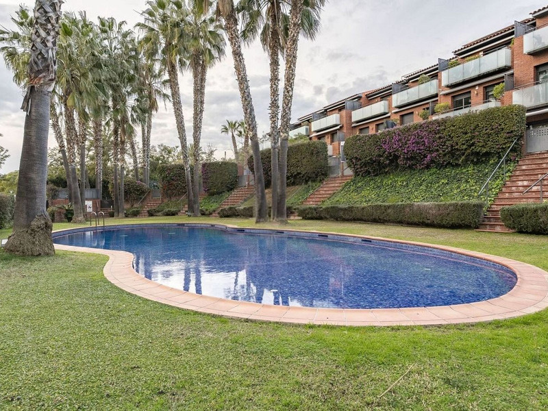 Современный таунхаус после ремонта в Ситжесе. Фото:  1