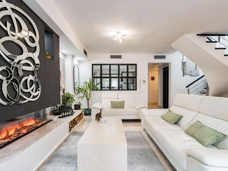 Современный таунхаус после ремонта в Ситжесе. Фото:  6