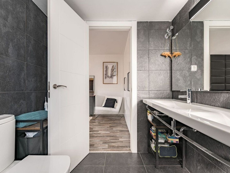 Современный таунхаус после ремонта в Ситжесе. Фото:  24