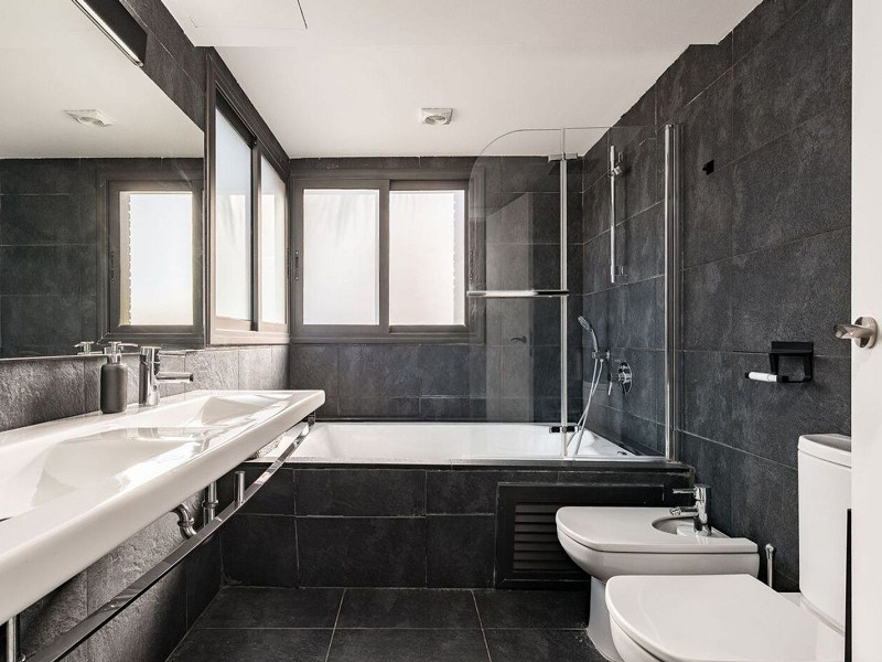 Современный таунхаус после ремонта в Ситжесе. Фото:  25