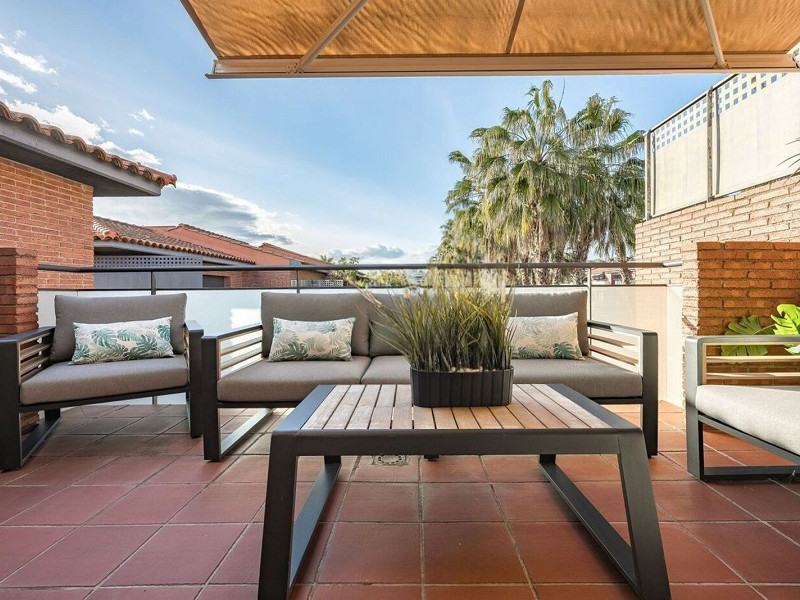 Современный таунхаус после ремонта в Ситжесе. Фото:  28