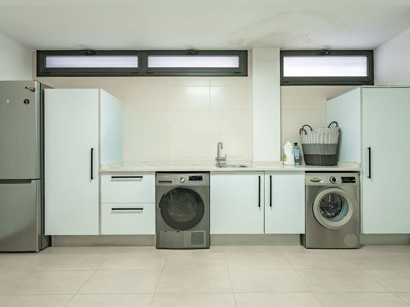 Современный таунхаус после ремонта в Ситжесе. Фото:  52