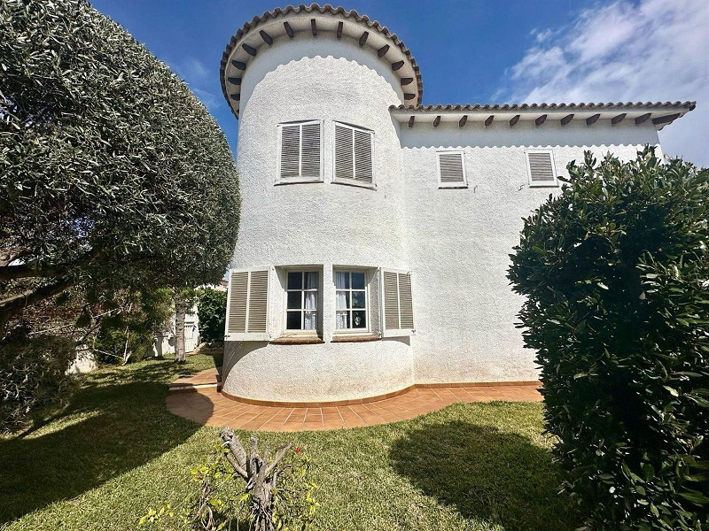 Светлая и уютная вилла в Эльс-Массос-де-Кома-Руга. Фото:  2