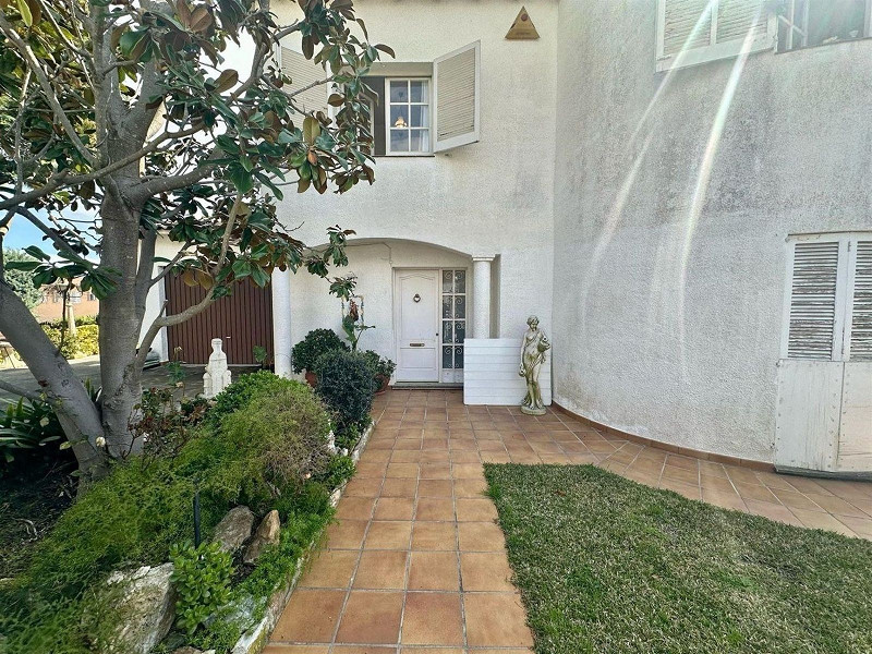 Светлая и уютная вилла в Эльс-Массос-де-Кома-Руга. Фото:  5