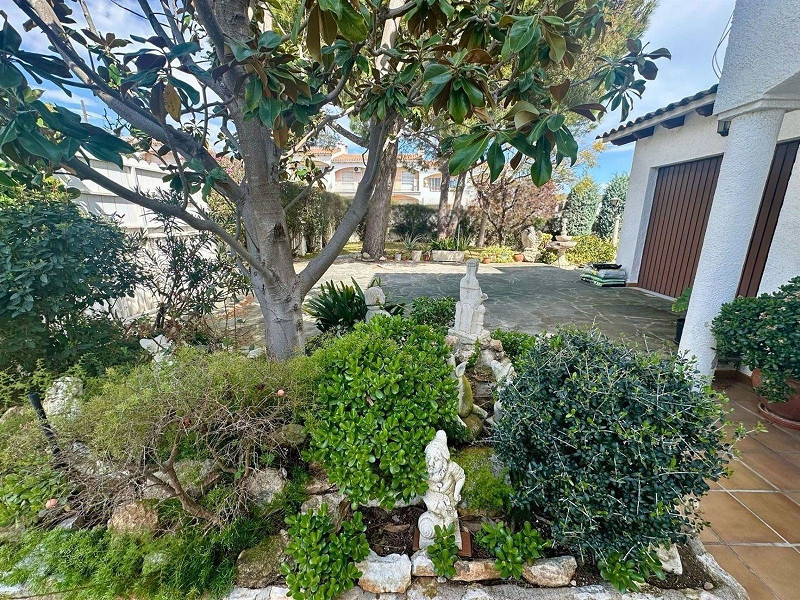 Светлая и уютная вилла в Эльс-Массос-де-Кома-Руга. Фото:  6