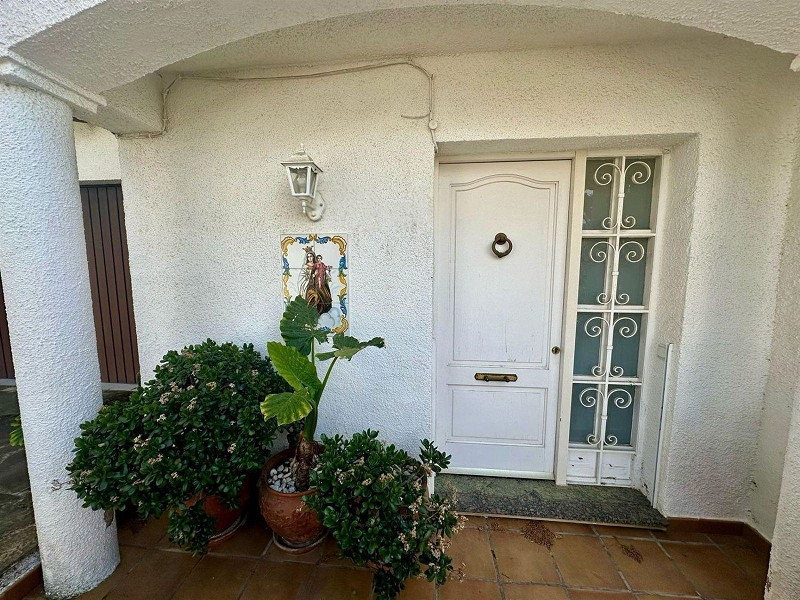 Светлая и уютная вилла в Эльс-Массос-де-Кома-Руга. Фото:  7